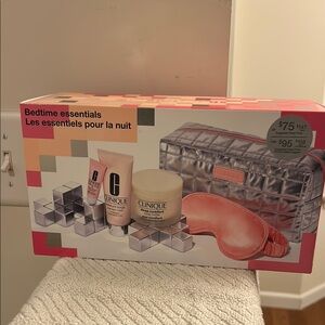 Clinique Bedtime Essentials Skincare Set Mask Lip Body Butter Sleep Mask Bag